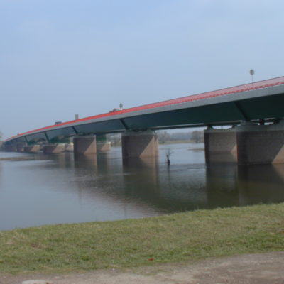 Elbebrücke Vockerode bei Hochwasser