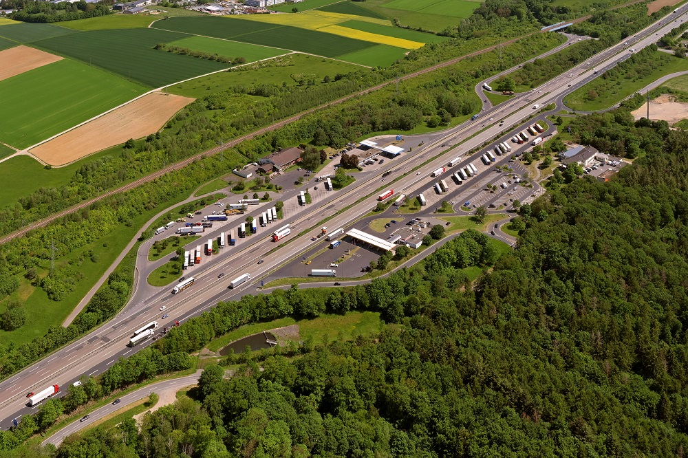 A3 bei Bad Camberg: Autofahrer rast mit Blaulicht über Autobahn